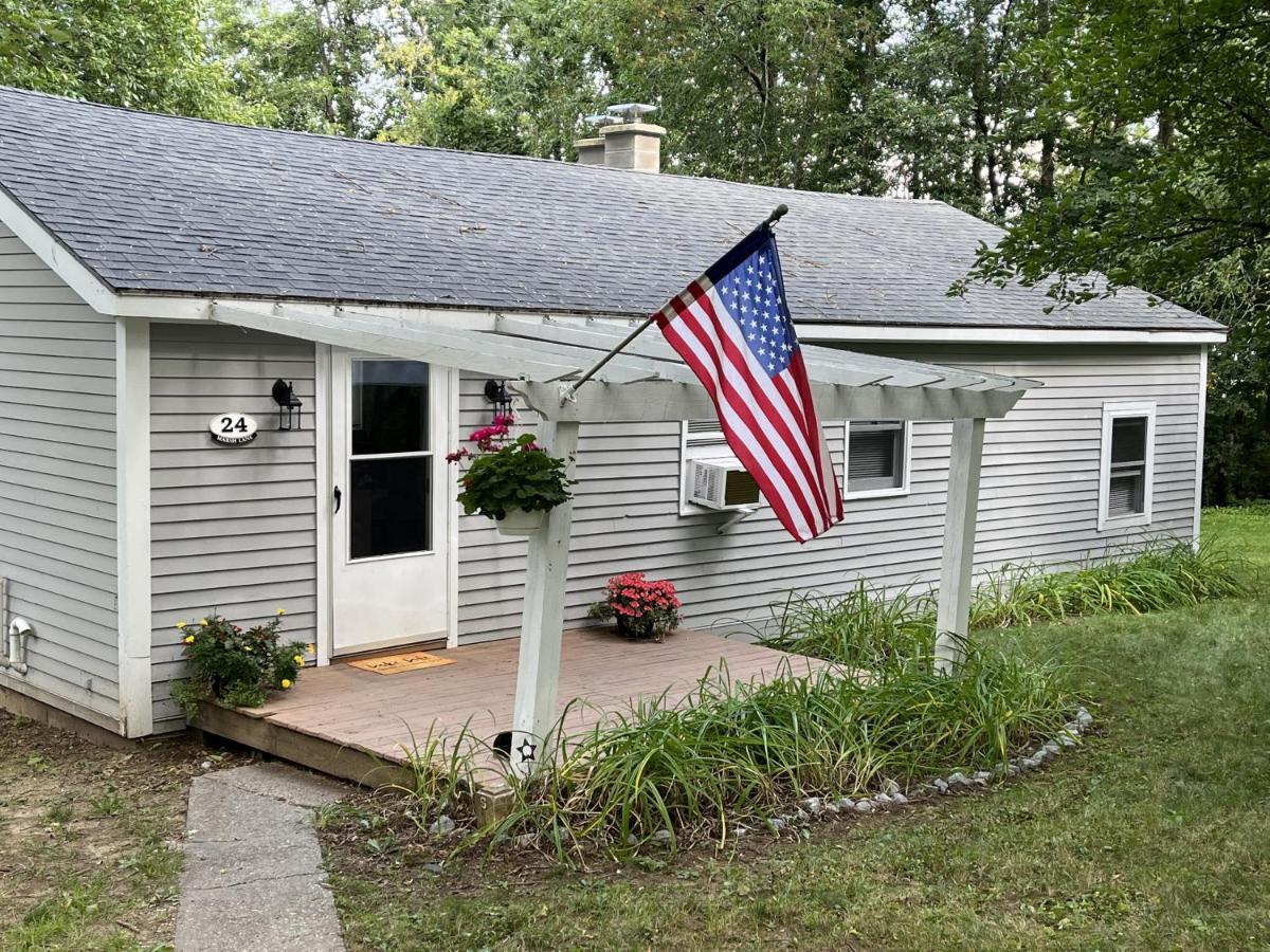 Cozy Colchester Cabin Near Lake Exterior photo